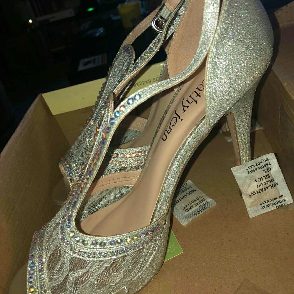 SIZE 7.5 PROM SPARKLY HEELS